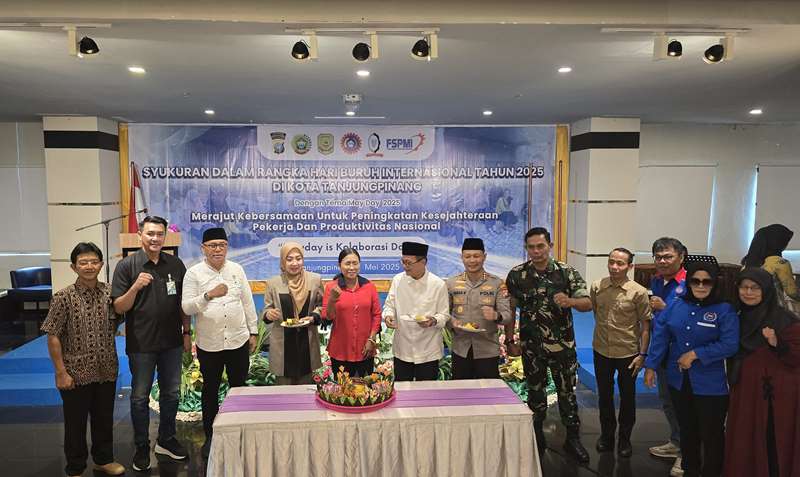 BPJS Ketenagakerjaan Cabang Tanjungpinang minta pemerintah daerah pengusaha dan pekerja serta stakeholder saat merayakan May Day di Hotel CK Tanjungpinang BPJS Ketenagakerjaan Cabang Tanjungpinang minta pemerintah daerah, pengusaha dan pekerja serta stakeholder saat merayakan May Day di Hotel CK Tanjungpinang. (Foto: BPJS Ketenagakerjaan)