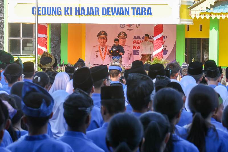 Gubernur Kepri Ansar Ahmad ajak semua pihak di Kepri mewujudkan pendidikan bermutu Gubernur Kepri Ansar Ahmad ajak semua pihak di Kepri mewujudkan pendidikan bermutu.