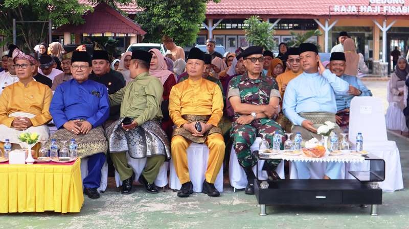 Kapolresta Tanjungpinang Kombes Pol Hamam Wahyudi saat menghadiri upacara peringatan Hari Pendidikan Nasional (Hardiknas) tingkat Provinsi Kepri Tahun 2025 di SMA Negeri 1 Tanjungpinang. (Foto: Humas)