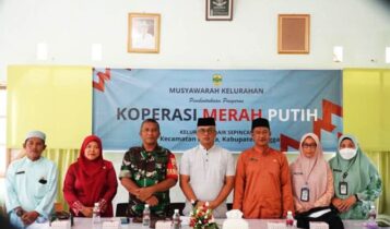 Musyawarah pembentukan pengurus Koperasi Merah Putih di Aula Kantor Camat Lingga,. Kelurahan Daik Sepincan Kecamatan Lingga Jumat pagi (23/5/2025). (Foto: Aulia/Presmedia.id)