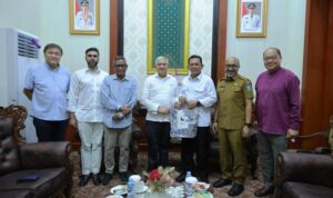 Pertemuan Gubernur Kepulauan Riau, Ansar Ahmad, dengan Chairman dan Managing Director Mustafa Centre, Mr. Mustaq Ahmad, di Gedung Daerah Tanjungpinang, Selasa (6/5/2025). (Foto: Diskominfo Kepri)