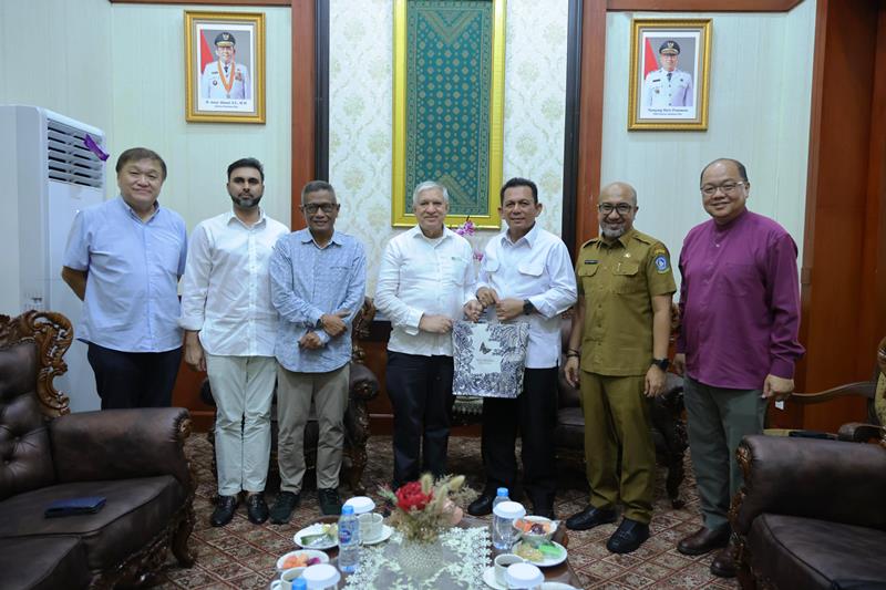 Pertemuan Gubernur Kepulauan Riau, Ansar Ahmad, dengan Chairman dan Managing Director Mustafa Centre, Mr. Mustaq Ahmad, di Gedung Daerah Tanjungpinang, Selasa (6/5/2025). (Foto: Diskominfo Kepri)