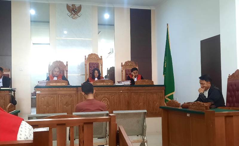 Terdakwa Hariyanto pengurus 2 unit KM. Lintas Lautan dan KM.Semoga Sukses terbukti menggelapkan uang senilai Rp.48.300.000 dihukum 30 bulan penjara di PN Tanjungpinang. (Foto: Roland/Presmedia.id)