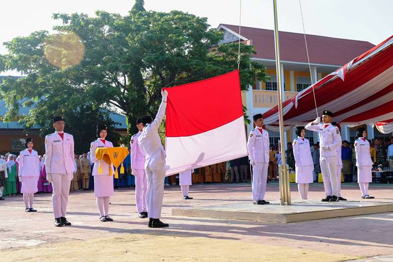 Upacara Peringatan Hari Pendidikan Nasional Hardiknas 2025 di Kepri digelar dengan Upacara bendera Upacara Peringatan Hari Pendidikan Nasional (Hardiknas) 2025 di Kepri, digelar dengan Upacara bendera.