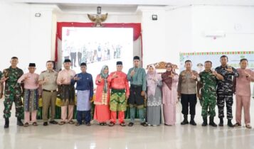 Bupati Lingga M.Nizar dan Wakil Bupati Lingga, H.Novrizal pada kegiatan Musyawarah Perencanaan Pembangunan (Musrenbang) RPJMD yang berlangsung di Aula Kantor Bupati Lingga pada Selasa (24/06/2025).