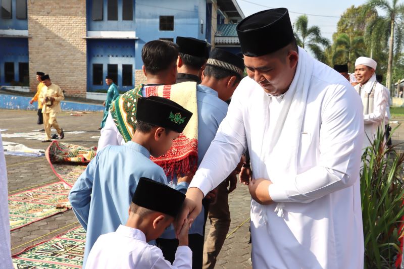 Bupati dan warga Bintan akan menggelar sholat Idul Adha 1446 Hijriah secara berjamaah di Lapangan Bola M. Arifin, Pulau Pangkil, Kecamatan Teluk Bintan, pada Jumat pagi, 6 Juni 2025.