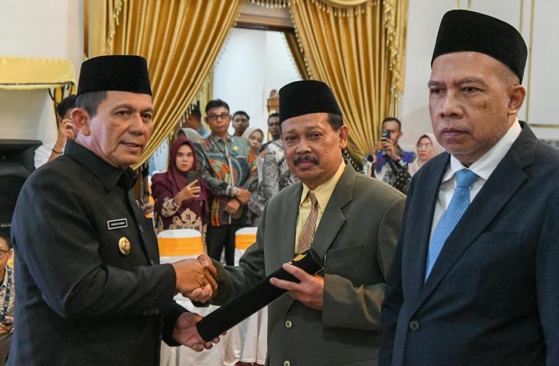 Gubernur Kepulauan Riau (Kepri), H.Ansar Ahmad, melantik Jajaran pengurus Badan Pengusahaan Kawasan Perdagangan Bebas dan Pelabuhan Bebas (BP-KPBPB) Karimun, Kamis (12/6/2025).
