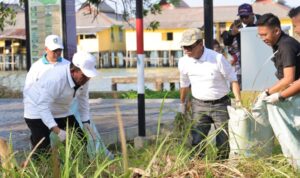 Peringati Hari Lingkungan Hidup Sedunia 2025 di Kepri, Gubernur Kepulauan Riau Ansar Ahmad Goro bersama masyarakat, di Pulau Penyengat, Kamis (562025).