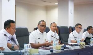 Perwakilan Plt. Deputi IV Kepala Staf Kepresidenan RI bersama jajaran Kemhan dan TNI AL menggelar rapat koordinasi, Jakarta, Kamis (18/6). (Foto: Dok. Instagram @kantorstafpresidenri)