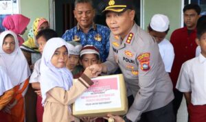 Polresta Tanjungpinang memberikan bantuan ke panti asuhan Yayasan Rumah Keluarga Sayang Ananda Bahrul Akhram, Jalan Engku Putri, Gang Cendana, Kota Tanjungpinang. (Foto: Humas)