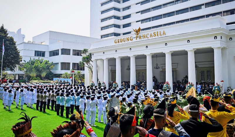 Presiden Prabowo Subianto memimpin Upacara Peringatan Hari Lahir Pancasila tahun 2025 di Gedung Pancasila Kementerian Luar Negeri Jakarta Presiden Prabowo Subianto, memimpin Upacara Peringatan Hari Lahir Pancasila tahun 2025 di Gedung Pancasila, Kementerian Luar Negeri, Jakarta, pada Senin (2/6/2025). (Foto: BPMI Setpres)