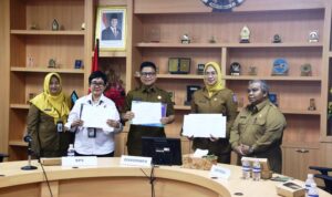 Rapat Manajemen dan Tata Kelola Data Tahap I BPS, Diskominfo dan Bappeda Kepri Jalin Sinergi Perkuat Tata Kelola Data dan Satu Data Indonesia (SDI) di Lantai 3 Kantor Gubernur Kepri. (Foto: Diskominfo Kepri)
