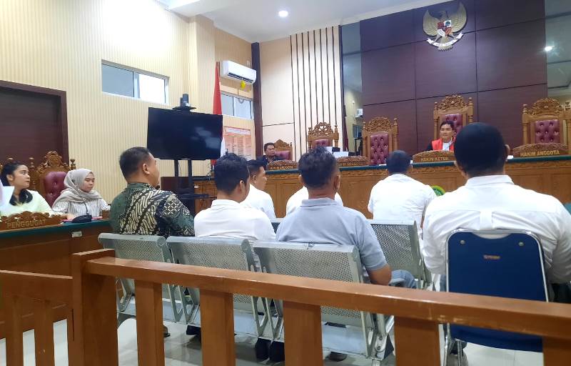Sidang permohonan perampasan 42 juta ton stockpile bauksit di Bintan dan Tanjungpinang dipimpin Hakim Tunggal Irwan Munir Sidang permohonan perampasan 4,2 juta ton stockpile bauksit di Bintan dan Tanjungpinang dipimpin Hakim Tunggal Irwan Munir. (Foto: Roland/Presmedia.id)