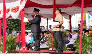 Wakil Gubernur Kepri Nyanyang Haris Pratamura saat menjadi Inspektur Upacara pada peringatan Hari Lahir Pancasila tingkat Provinsi Kepri, yang digelar di halaman Kantor Gubernur Kepri, Tanjungpinang, Senin (2/6/2025).