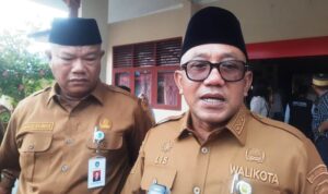 Walikota Tanjungpinang, Lis Darmansyah saat ditemui di Dinsos Tanjungpinang. (Foto: Roland/Presmedia.id)