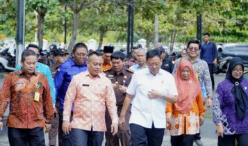 Berkunjung ke Lingga, Kajati Kepri Teguh Subroto ingatkan Bupati Lingga dan jajarannya agar waspada terhadap potensi penyalahgunaan sumber daya alam seperti bauksit dan pasir kuarsa. (Foto AuliaPresmedia.id) 