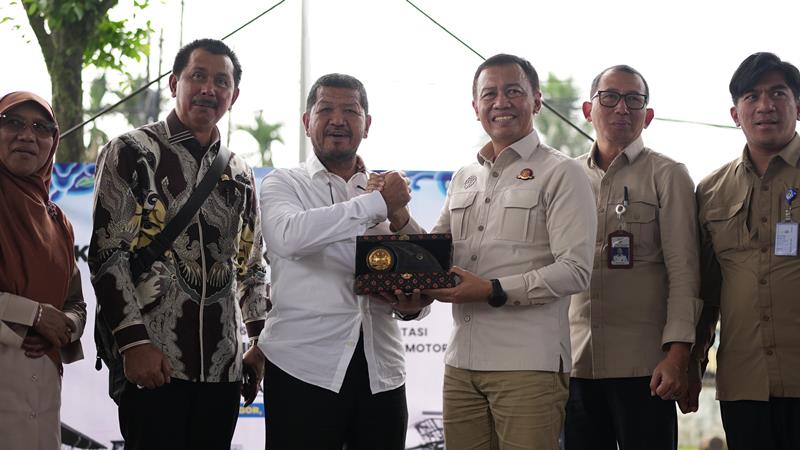 Direktorat Jenderal Perhubungan Darat Kementerian Perhubungan (Ditjen Hubdat) dan Komisi V DPR RI terus memperkuat peran Unit Pelaksana Penimbangan Kendaraan Bermotor (UPPKB) dalam menangani kendaraan over dimension overload (ODOL). (Foto: Humas Kemenhub)