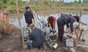 Anggota Tipiter Satreskrim Polres Bintan saat menangkap Dua terduga pelaku tambang pasir ilegal di Desa Toapaya Kecamatan Toapaya-Bintan (Foto-Hasura/presmedia.id).