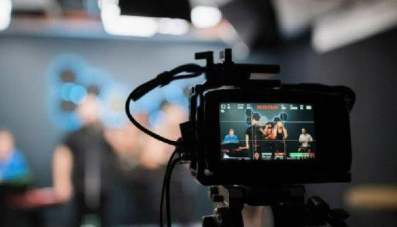 Ilustrasi Pembuatan Video oleh Perusahaan Broadcast profesional.