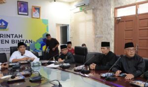 Kunjungan silaturahmi Lembaga Adat Melayu (LAM) Bintan Masa Khidmat 2025–2030 diterima Buapti Bintan Roby Kurnaiwan. (Foto:Diskominfo Bintan)