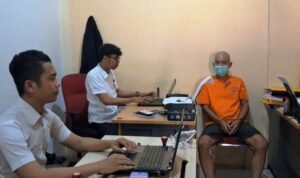Pelaku pencabulan saat diinterogasi penyidik PPA Satreskrim Polres Bintan. (Foto Hasura)