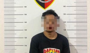 Pelaku pencurian berinisial WS (25) di toko buah Jalan Yos Sudarso, Kota Tanjungpinang saat diamankan di Mapolresta Tanjungpinang. (Foto: Humas)