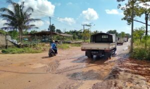 Salah satu Ruas Jalan Rusak yang menjadi Tanggung Jawab Provinsi Kepri di Batam. (Foto Istimewa) 