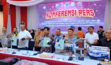 Tangkapan layar video konferensi Pers Polda Kepri dalam penetapan tersangka kasus Pemalsuan Sertifikat dan Penipuan di Polda Kepri.
