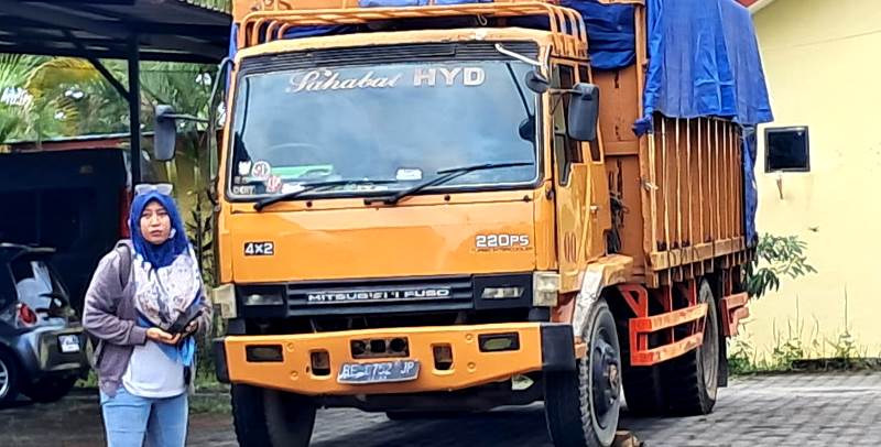 Tiga Truk Fuso yang bersegel KPPBC TMP B Tanjungpinang diamankan Satreskrim Polres Bintan. (Foto: Hasura/Presmedia.id)