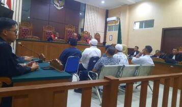 Tujuh terdakwa dugaan korupsi atas kasus dugaan korupsi dana kontribusi wisata mangrove masing-masing dengan hukum pidana penjara selama 1 tahun di PN Tanjungpinang. (Foto RolandPresmedia.id)