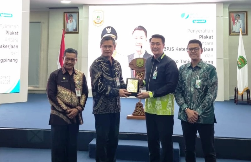 BPJS Ketenagakerjaan Tanjungpinang FGD dan Sosilasai Kepada Pemko, Penambang Pompong dan Ojek Online Di Aula Kantor Walikota Tanjungpinang (Roland/presmedia)