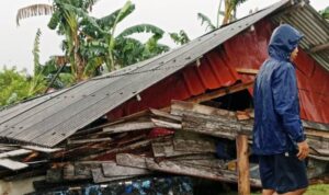 Sebuah Rumah Warga di Jalan Hamidi Desa Pengudang Kecamatan Teluk Sebong roboh hingga rata dengan tanah akibat dihantam angin kencang.(Foto BPBD Bintan)