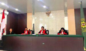Majelis Banding PT kepri H.Ahmad Shalihin, S. H, M.H sebagai Ketua Majelis, Ignatius Eko Purwanto, S.H, M.Hum dan Dahlia Panjaitan, S.H. sebagai Hakim Anggota. (Foto humas PT Kepri)