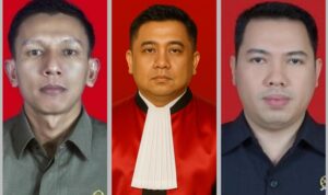 Trio Hakim PN Batam Benny Yoga Dharma, S.H, Rinaldi, S.H, Ferry Irawan, S.H putusanya memerintahkan pengembalian BB kapal MT.Arman 411 kepada Ocean Mark Shipping Inc selaku penggugat sebelum akhirnya putusanya dibatalkan PT.Kepri. (Foto: PNBatam)