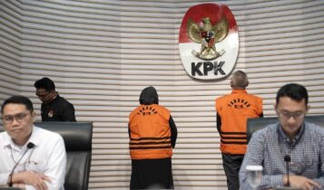 Komisi Pemberantasan Korupsi (KPK) menahan dua tersangka dalam perkara dugaan tindak pidana korupsi pengadaan Liquefied Natural Gas (LNG) di PT Pertamina (Persero) pada kurun 2013 hingga 2020. Penahanan dilakukan untuk mempercepat proses penyidikan dan memperkuat penegakan hukum di sektor energi nasional (Foto: Dok KPK)