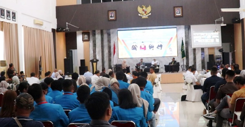Kejati Kepri Gelar Seminar Ilmiah Penerapan DPA Sebagai Alternaif Penegakan Hukum Dalam Pengembalian Kerugian Negara Kejati Kepri Gelar Seminar Ilmiah sebagai bagian dari peringatan Hari Lahir Kejaksaan Republik Indonesia ke-80, yang juga diselenggarakan serentak di seluruh Kejaksaan Tinggi di Indonesia pada 25–26 Agustus 2025. (foto: Penkum Kejati Kepri)