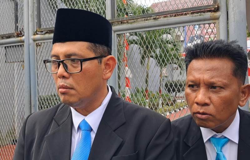 Kepala Lapas (Kalapas) Narkotika Kelas IIA Tanjungpinang Bejo dan Kanwil Kepri saat diwawancarai wartawan (Foto:Hasura/Presmedia)