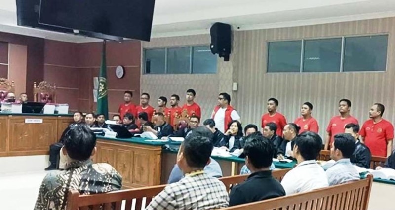 Pengadilan Tinggi Kepri Vonis Mati Mantan Kasat dan Kanit Narkoba Polresta Barelang 8 Oknum Polisi Dihukum Seumur Hidup Terdakwa Narkoba Oknum Polisi Polresta Barelang saat menjalani sidang di PN Batam (foto: mun-faktakepri.com)