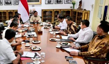 Presiden Prabowo Subianto memimpin rapat terbatas bersama sejumlah Menteri Kabinet Merah Putih di Istana Merdeka, Jakarta,pada Rabu (30/7/2025). Foto: BPMI Setpres/Rusman
