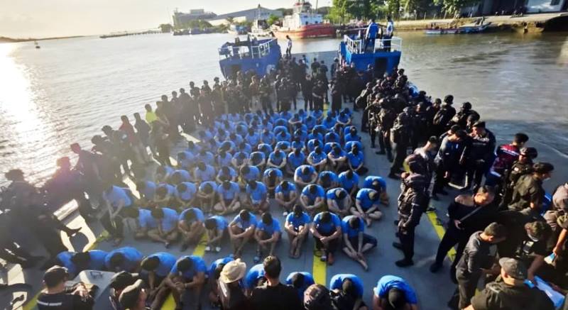 Pemindahaan ratusan napi dari sejumlah Lapas ke Lapas Super Maximum Security di Nusakambangan, Kabupaten Cilacap, Jawa Tengah. (Foto:Dok-Kementerian Hukum dan HAM)
