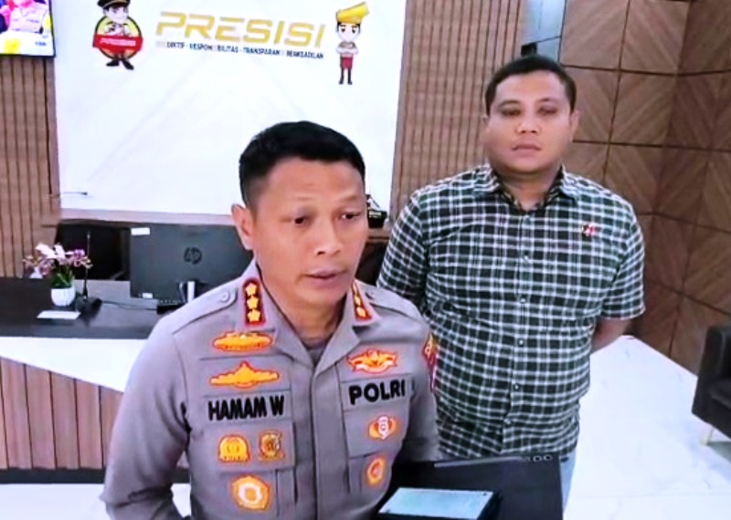 Selidiki Kasus Pengancaman Pemotonga Kabel dan Pencuria ACRSUD RAT Kapolreta Tunggu Saja Siapa Pelakunya Kapolresta Tanjungpinang, Kombes Pol Hamam Wahyudi saat didampingi oleh Kasat Reskrim AKP Agung Tri Wibowo di Mapolresta Tanjungpinang (Roland/Presmedia)