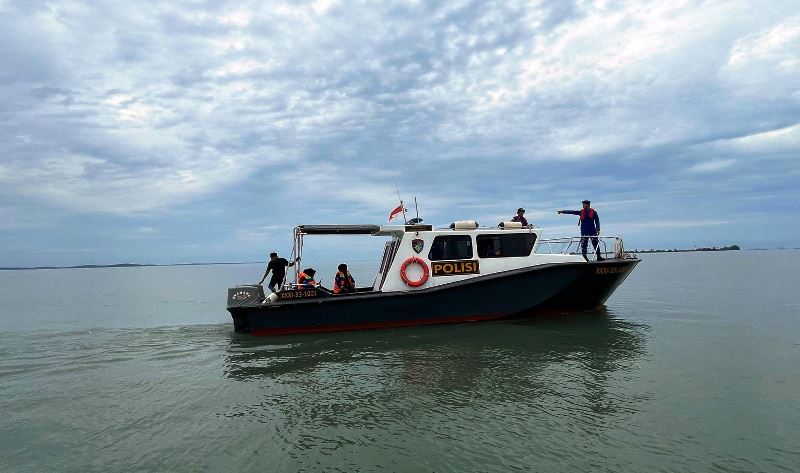 Tim Gabungan Polres Bintan Cari Nelayan Hilang di Perairan Busung Tim Gabungan Polres Bintan melakukan pencarian pada nelayan hilang di Perairan Busung-Bintan.(Foto:Humas Polres Bintan)