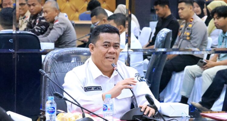 Sekda Bintan Rony Kartika, saat menggelar rapat persiapan pelaksanaan even Bintan Trekking dan Fun Trail Run 2025 di Bintan (Foto-Dikominfo Bintan)