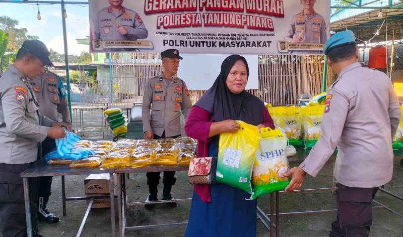 Warga serbuk GPM Polsek Tanjungpinang Barat (Roland/ Presmedia)