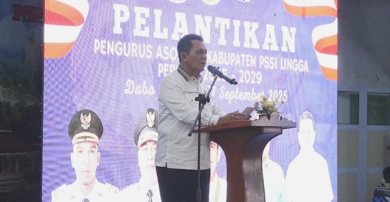 Gubernur Kepulauan Riau (Kepri) H.Ansar Ahmad, resmi melantik jajaran pengurus Asosiasi Kabupaten (Askab) PSSI Lingga periode 2025–2029. (Foto:Istimewa/Aulia)