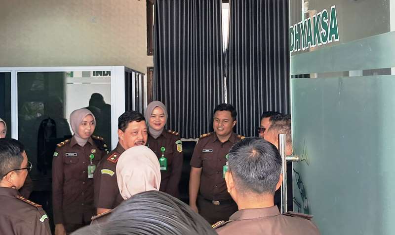 Kajati Kepri Jehezkiel Devy Sudarso melakukan Monev Kinerja ke Kantor Kejari Bintan. (Foto Hasura)