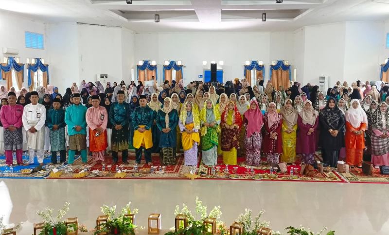 Pemerintah Kabupaten Lingga bersama Tim Penggerak PKK dan Majelis Taklim, menggelar Sholawat dan Doa Bersama dalam rangka memperingati Maulid Nabi Muhammad SAW. (Foto:Aulia/Diskominfo Lingga)