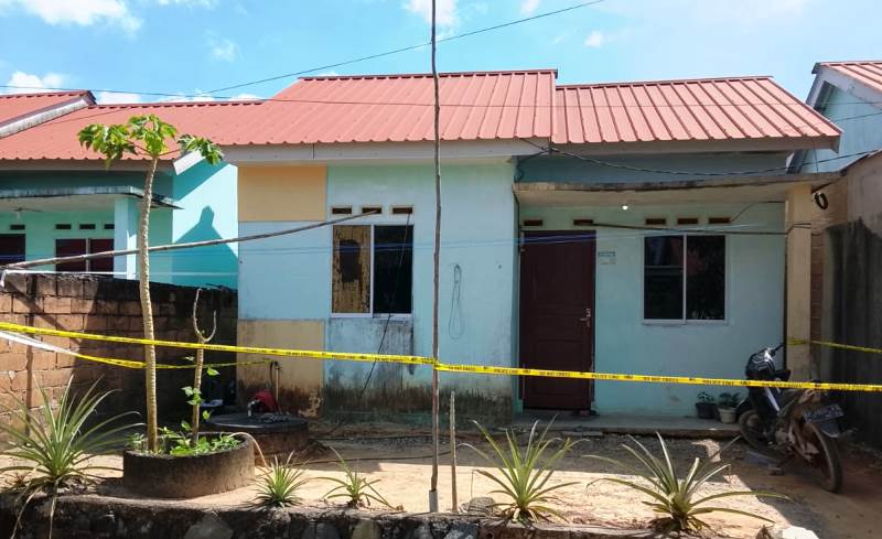 Rumah pelaku dan Korban di Grand Pesona Mutiara 3 Jalan Musi Bintan lokasi terduga suami menghabisi nyawa istrinya dengan cara membacok menggunakan parang. (Foto: Polsek Bintan Timur)