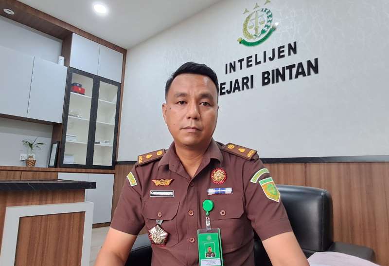 Kasi Intel Kejari Bintan Roi Baringin Tambunan. (Foto Hasura)