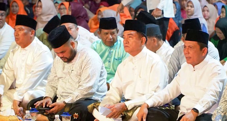 Dihadiri Menko Yusril dan Gubernur Kepri, Pemkab Lingga Gelar Tabligh Akbar Hari Sumpah Pemuda Ke -97 Tahun 2025 di Lapangan kantor Bupati Lingga, Selasa (28/10/2025). Foto: Aulia)